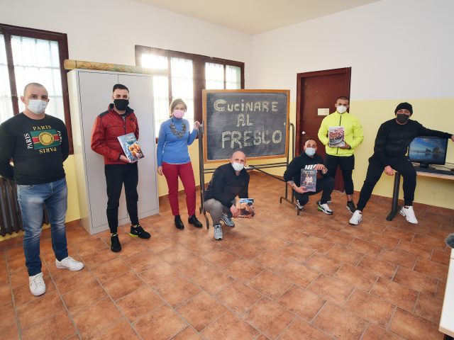 Arianna Augustoni e la redazione di "Cucinare al fresco" (foto Fabrizio Cusa)