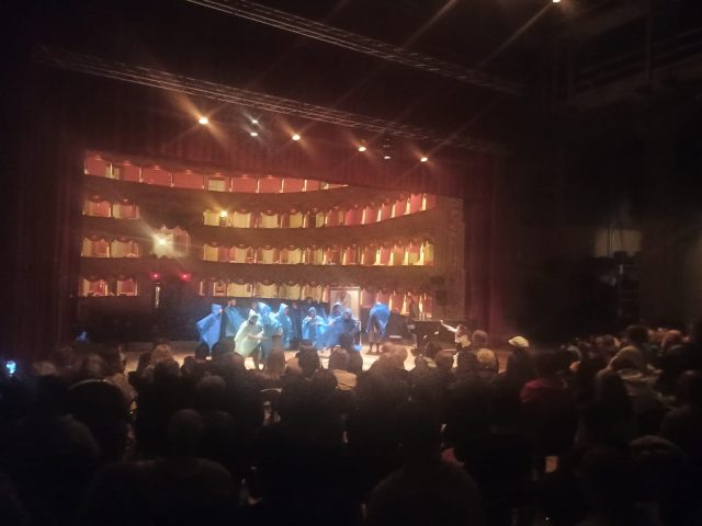 Un momento della giornata al teatro sociale di como