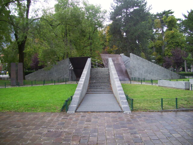 Monumento resistenza europea Como
