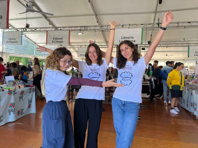 volontarie fiera libro di Como
